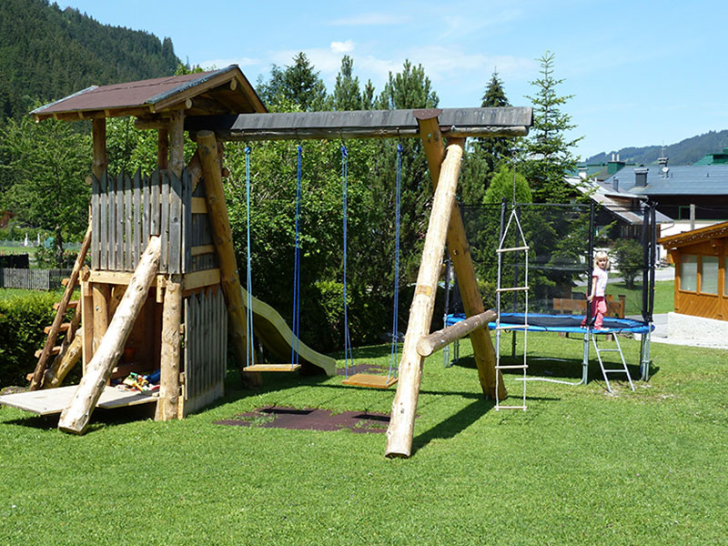 Spielplatz im Almdorf Tirol